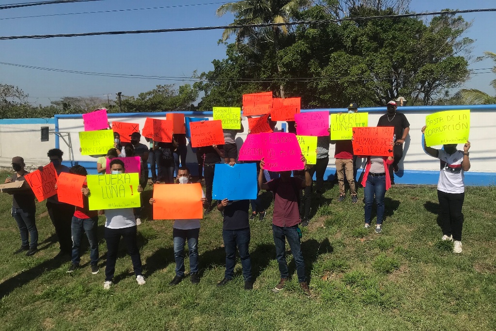 Imagen Alumnos del Tecnológico de Boca del Río piden costo menor de inscripción