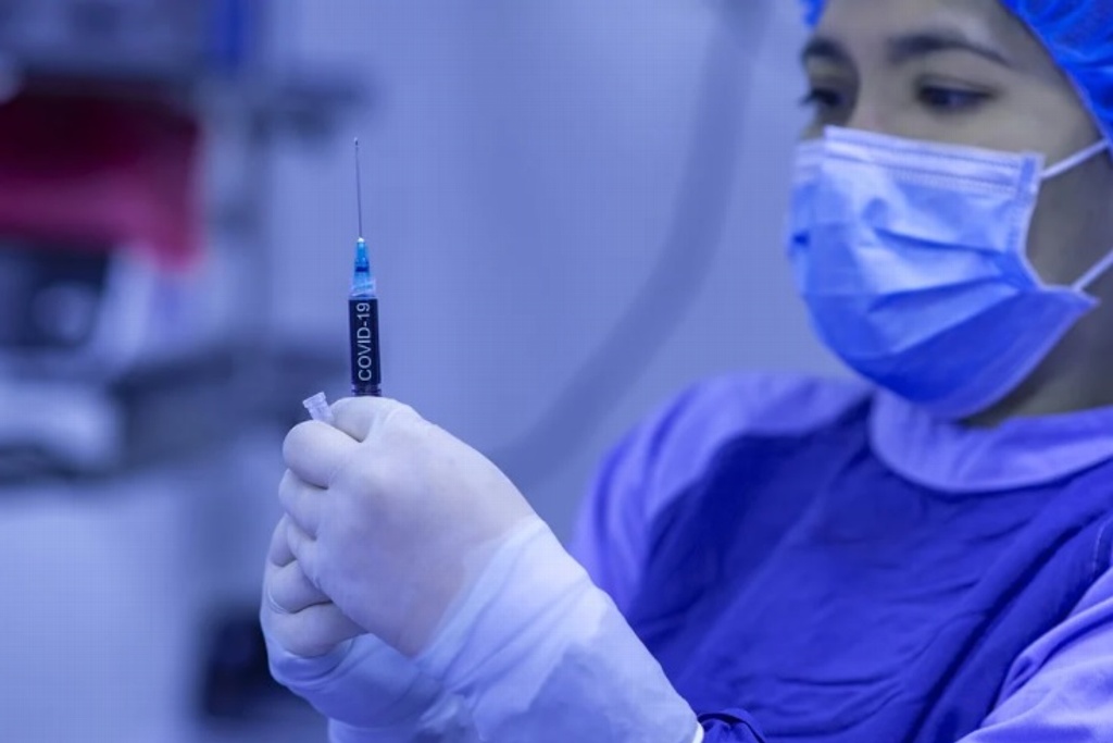 Imagen Sanofi anuncia que producirá más de 100 millones de vacunas contra COVID-19 de Pfizer