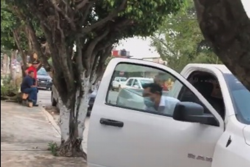 Imagen Detienen a tesorero municipal de Hidalgotitlán; manejaba auto con reporte de robo