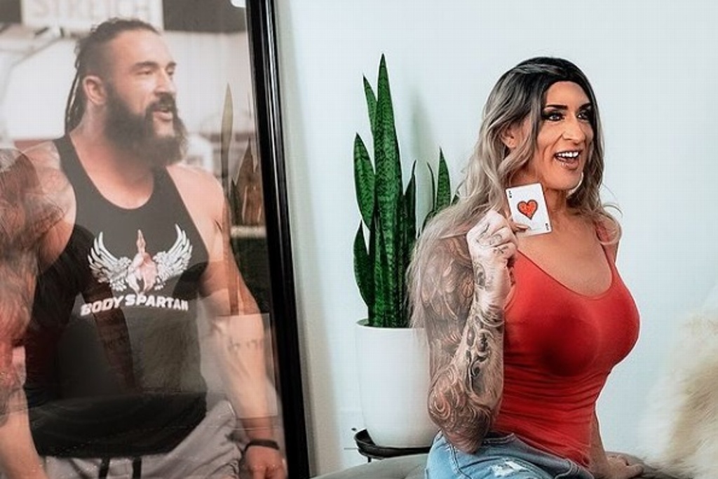 Imagen Exluchador de la WWE anuncia que es una mujer transgénero (+Fotos y Video)
