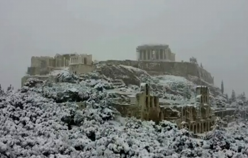 Imagen Tormenta de nieve cubre a Grecia; suspenden vacunación contra COVID-19 (+Video)
