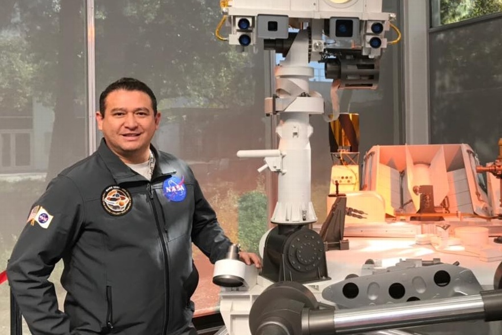 Imagen Él es Luis Enrique Velasco, ingeniero chiapaneco que participó en el aterrizaje del Perseverance en Marte