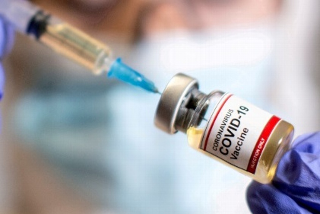 Imagen Las vacunas, el único medio que tenemos para volver a la realidad: médico Alejandro Macías
