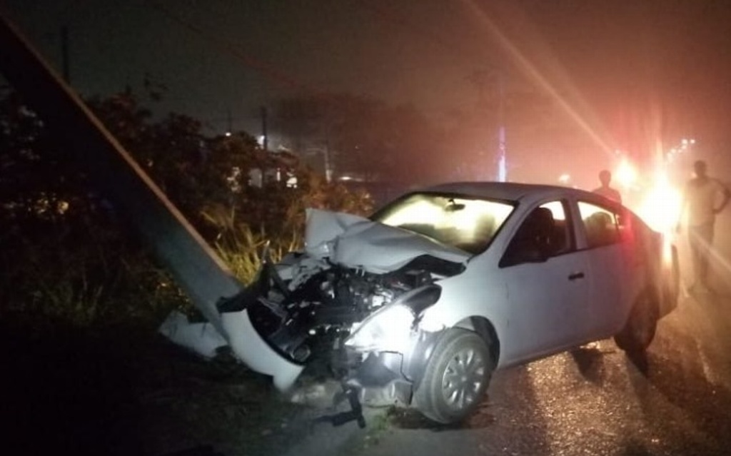 Imagen Aparatoso accidente y cierre parcial en entronque de carretera Córdoba-Boca del Río