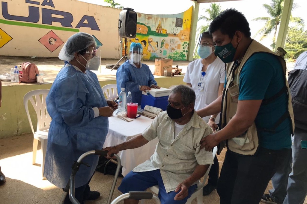 Imagen Van 63,310 personas mayores de 60 años vacunados contra COVID-19 en Veracruz: Manuel Huerta
