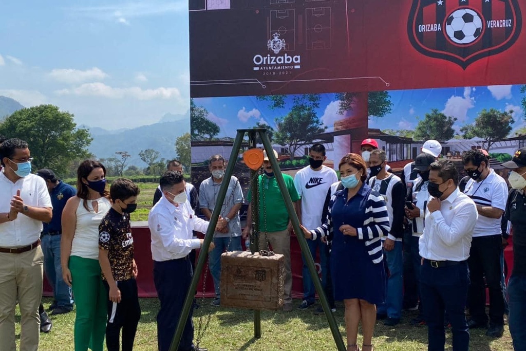 Imagen Colocan la primera piedra de la Ciudad del Fútbol en Orizaba, Veracruz 