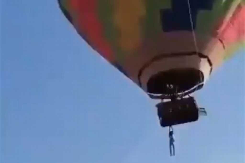 Imagen Hombre queda colgando y a punto de caer de globo en Teotihuacán (+video)