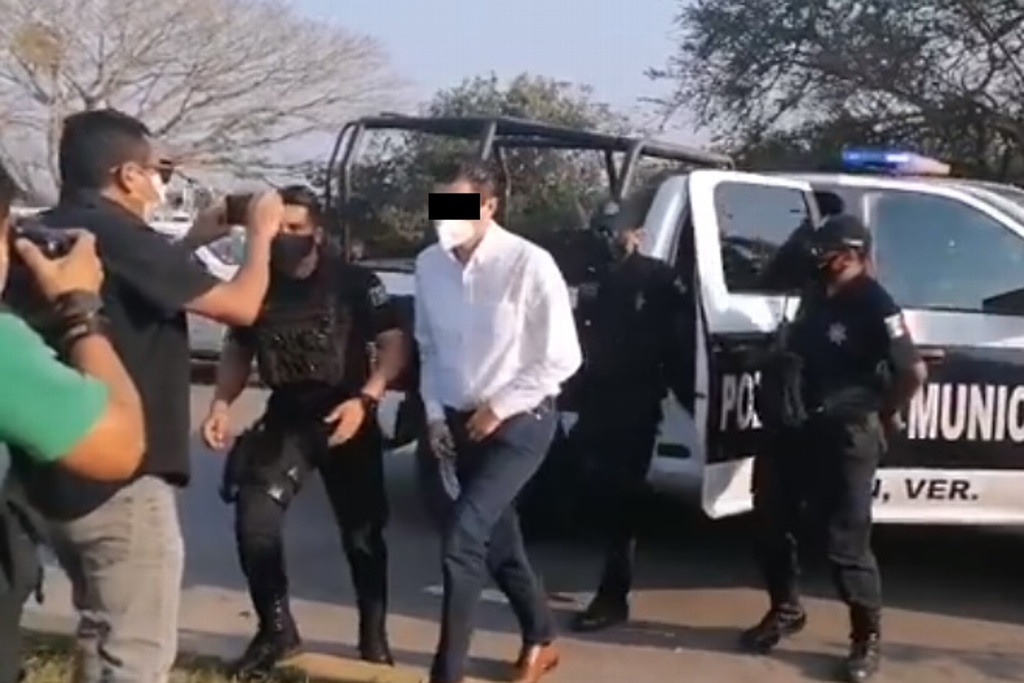 Imagen Exsecretario de Gobierno de Veracruz llega a declarar a fiscalía de Tuxpan