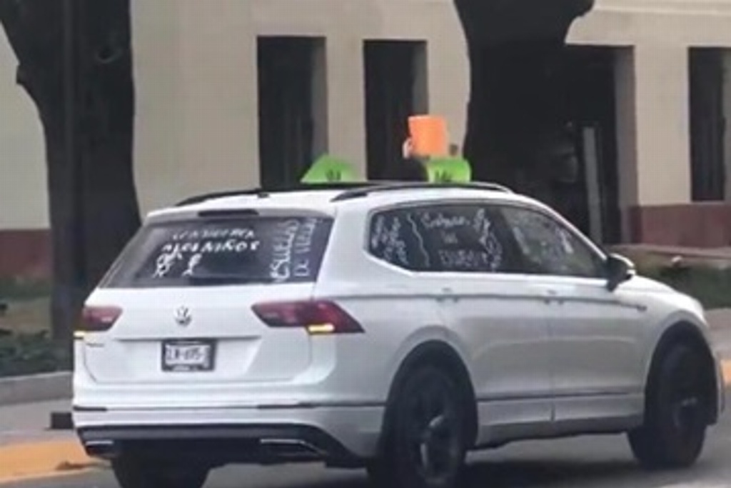 Imagen Protestan padres y maestros en estados del país para volver a clases