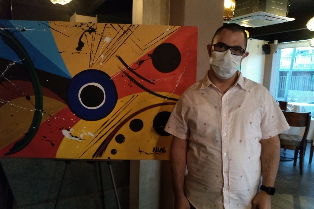Imagen Alan Téllez inaugura exposición de rostros, mariposas y abstractos (+fotos)