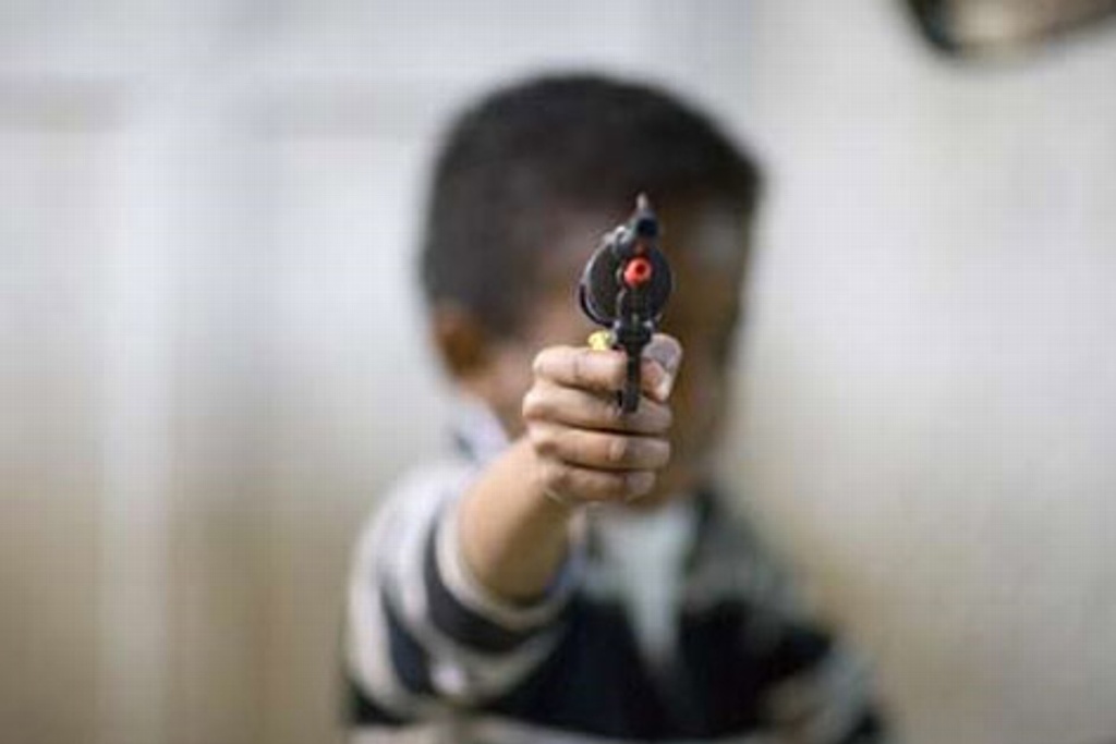 Imagen Menor de 3 años mata a su hermano de 8 meses con una pistola que encontró en casa