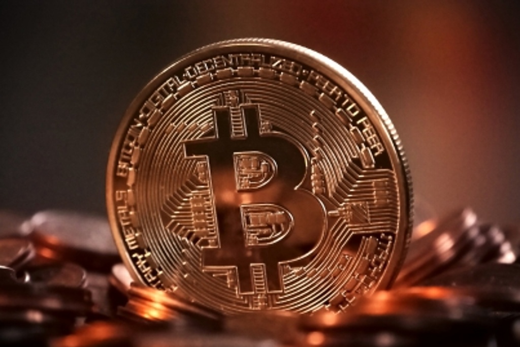 Imagen Bitcoin rompe nuevo récord; supera los 63 mil dólares