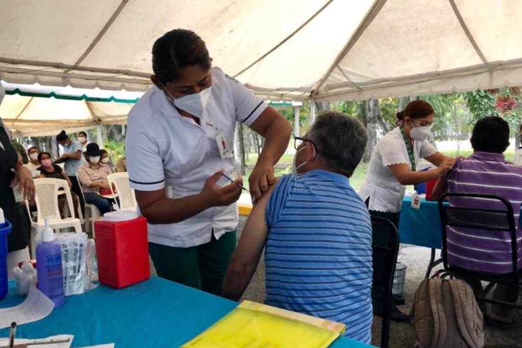 Imagen Envían mensajes a adultos mayores con horario para recibir la vacuna en Veracruz