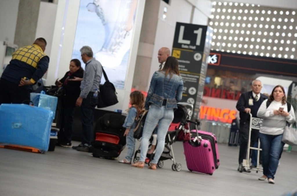 Imagen Aeropuerto de la CDMX normaliza operaciones tras desviar vuelos por mal clima