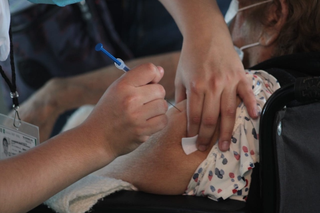 Imagen Sólo vacunaremos con segundas dosis en el municipio de Veracruz: Secretaría de Salud