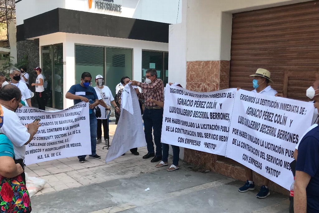 Imagen Jubilados y pensionados del extinto Banrural piden les restituyan servicio médico