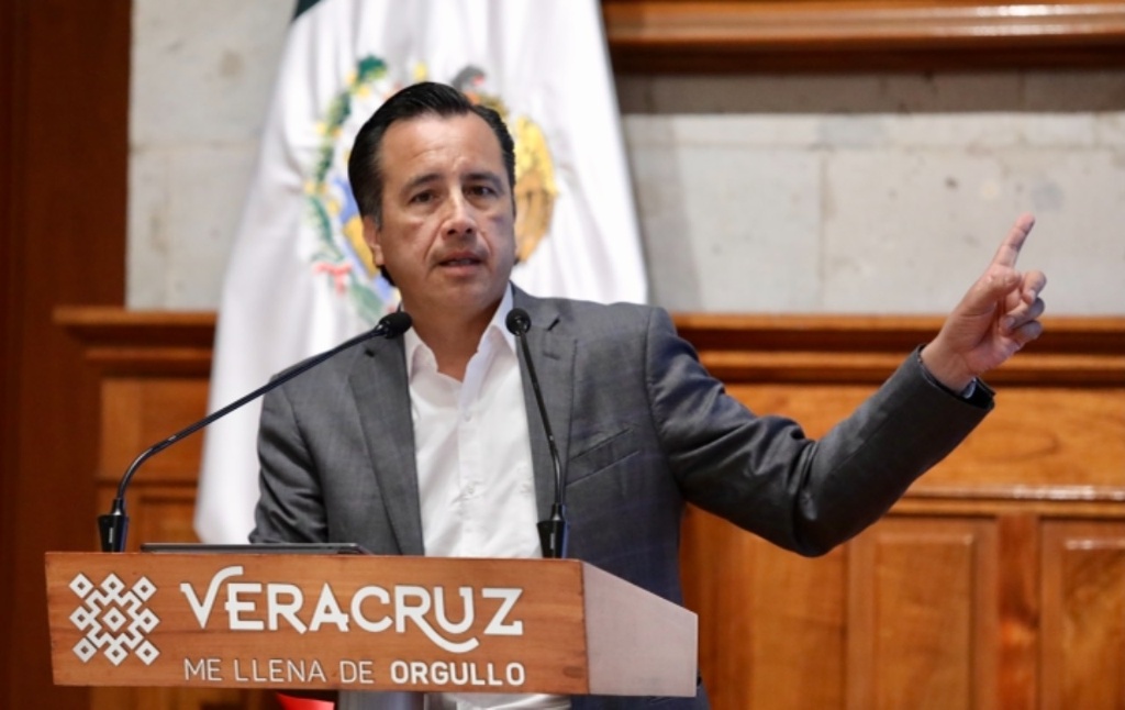 Imagen Gobernador de Veracruz pide a maestros sacrificar comodidad por salud y viajar para vacunarse