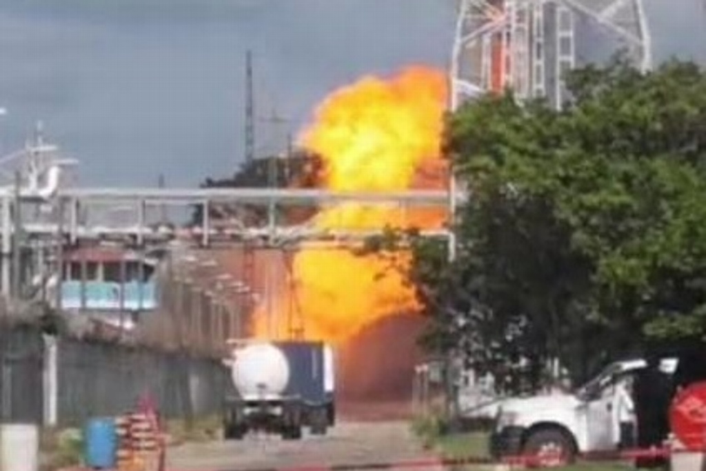 Imagen Se registra explosión en Complejo Petroquímico 