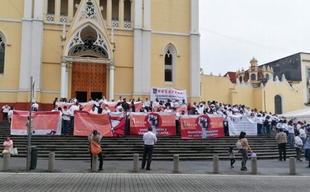 Sindicatos se manifiestan en Xalapa por el Día del Trabajo - xeu ...