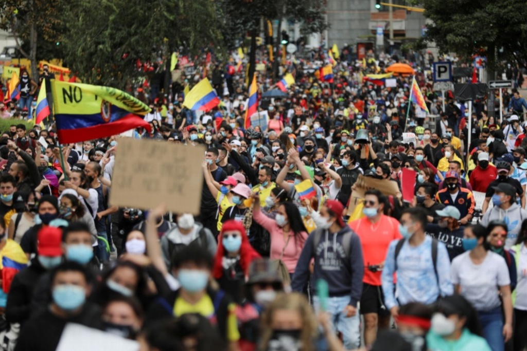 Imagen Colombianos protestan en las calles de Bogotá contra políticas de Duque