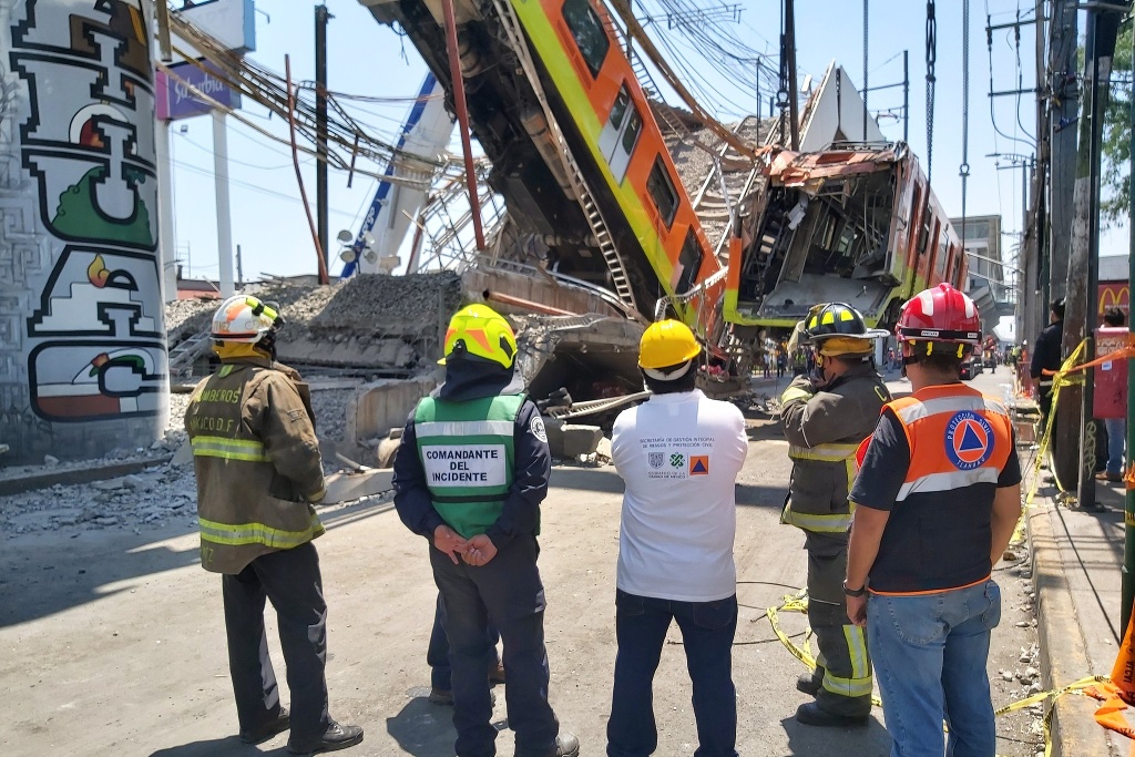 Imagen Gobernador de Veracruz envía condolencias a familiares de víctimas por colapso del Metro