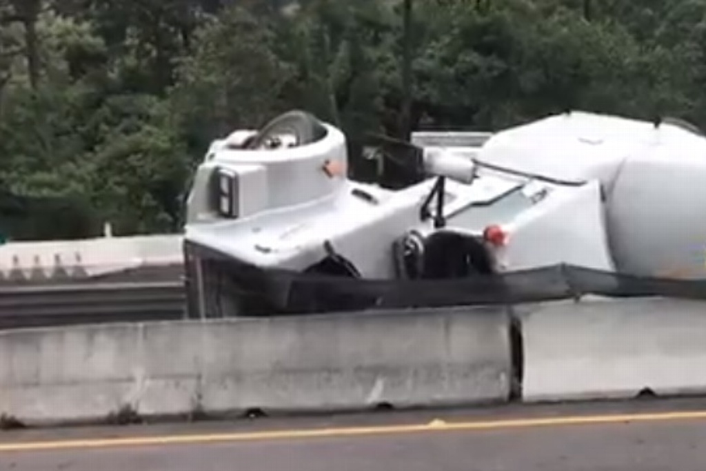 Vuelca tráiler en carretera Xalapa-Perote - xeu noticias veracruz