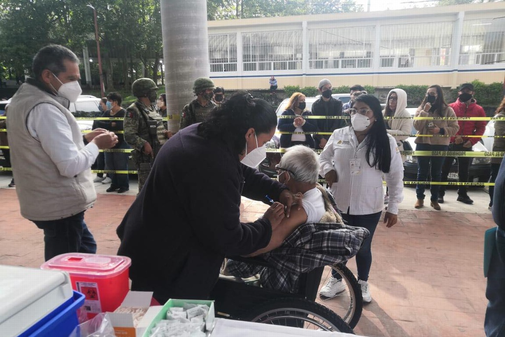 Imagen Está por concluir vacunación en adultos mayores de Veracruz: Ramos Alor 