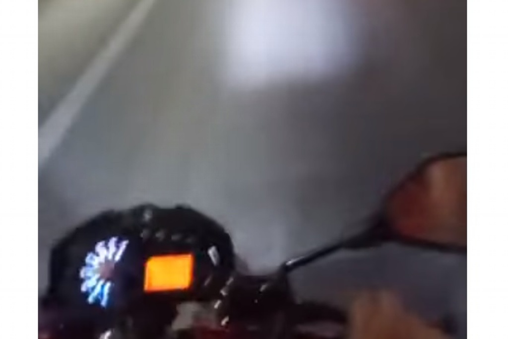 Imagen Graba su muerte cuando choca contra vehículo; iba a toda velocidad en moto (+Video)