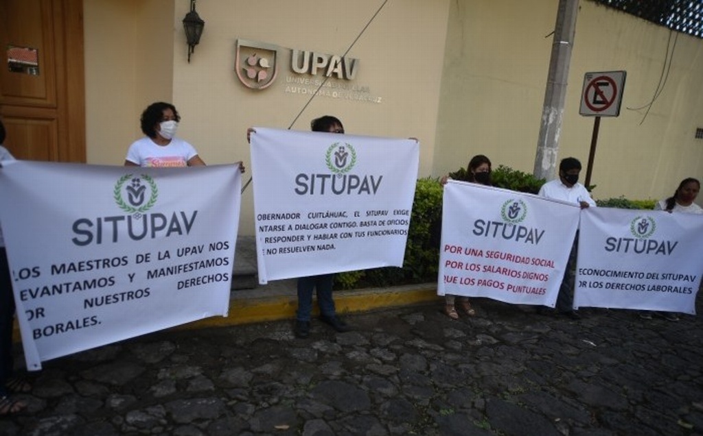 Imagen Docentes de UPAV no cobran desde enero, exigen a Cuitláhuac ponga orden
