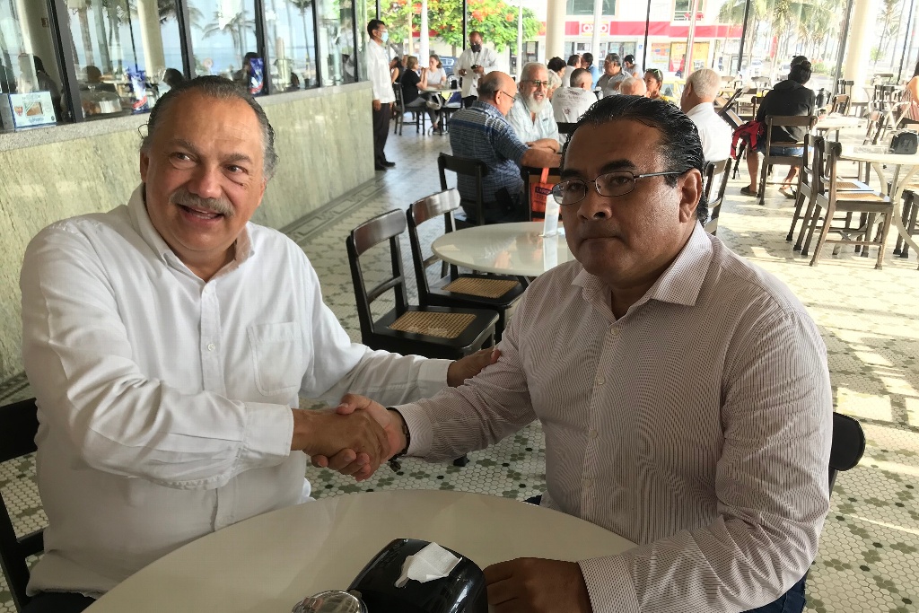 Imagen Ricardo Exsome anuncia adhesión de ex panista, y propone poner orden en colonias de Veracruz