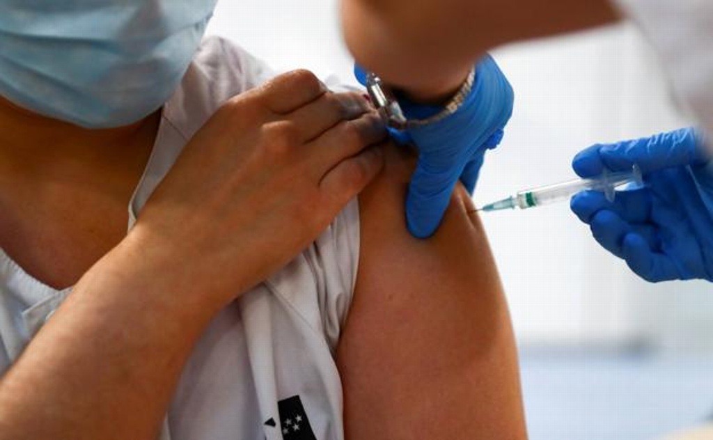 Imagen Pfizer busca autorización de vacuna contra COVID-19 para menores de 12 a 15 años: Ebrard