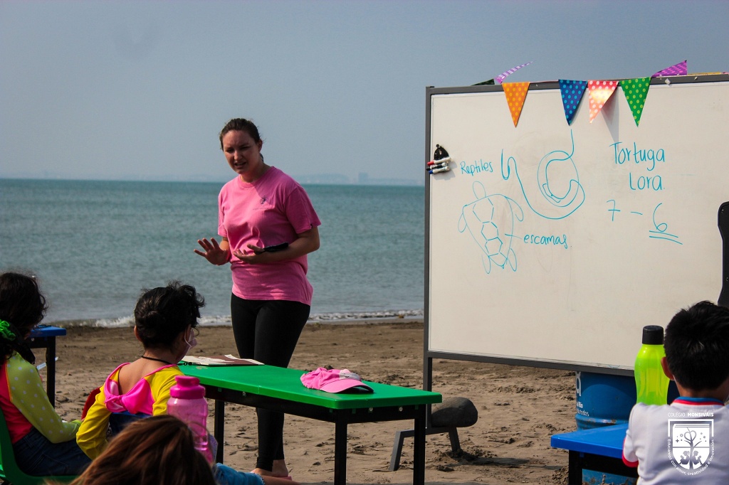 Imagen Colegio de Veracruz toma clases en la playa