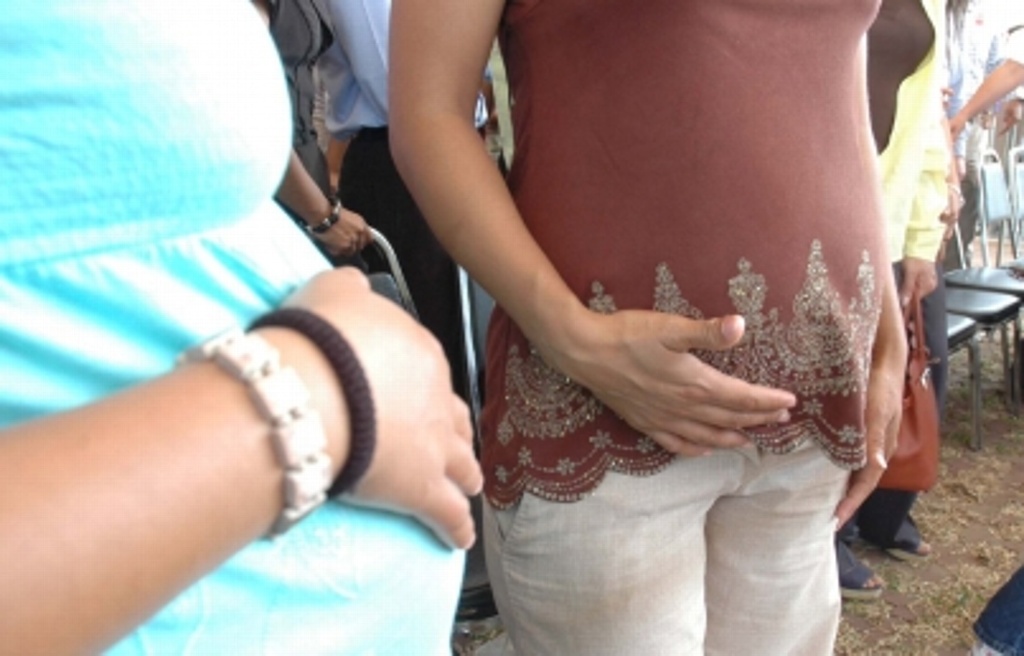 Imagen Estiman aplicar vacuna anticovid a 25 mil embarazadas en Veracruz: Delegado