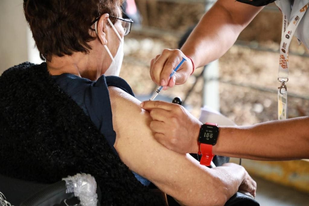 Imagen Se ha vacunado contra COVID-19 a más de la quinta parte de adultos: López-Gatell 