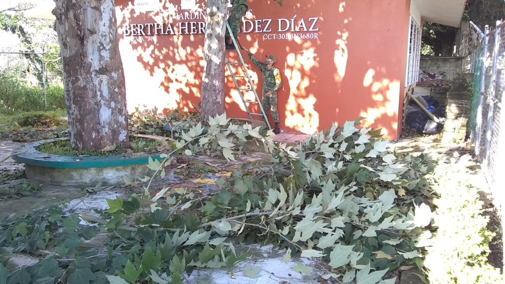 Imagen Sedena realiza mantenimiento en kinder de Xalapa, Veracruz