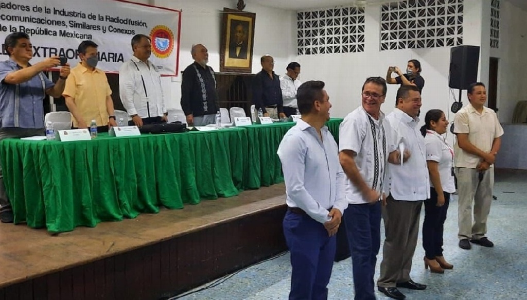 Imagen Reeligen a Mario Barrios como líder del STIRTT Sección Veracruz 