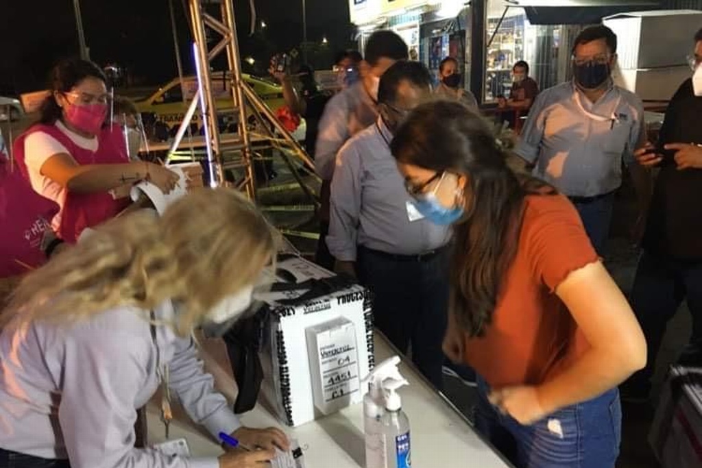 Imagen Llega el primer paquete electoral al Distrito IV del INE; el resultado es reñido 