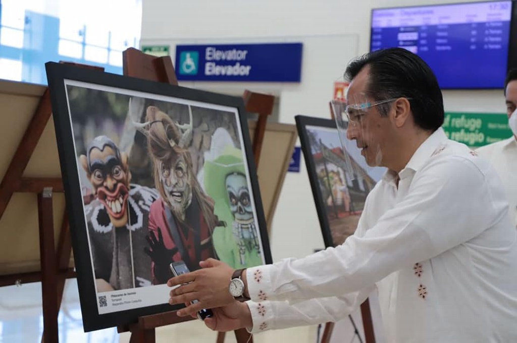 Imagen Cuitláhuac García inaugura exposición fotográfica en Aeropuerto de Veracruz