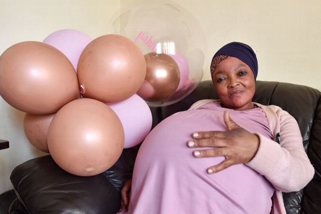Imagen Mujer esperaba dar a luz a 8 bebés y nacen 10; rompe récord Guinness 
