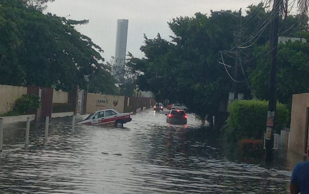 Imagen Calles inundadas y autos averiados saldo de la lluvia en Boca del Río