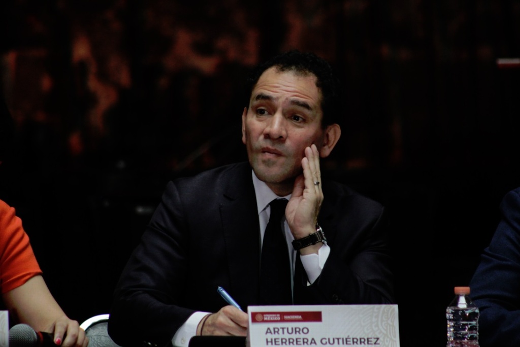 Imagen Advierten riesgo para economía de México con Arturo Herrera en Banxico