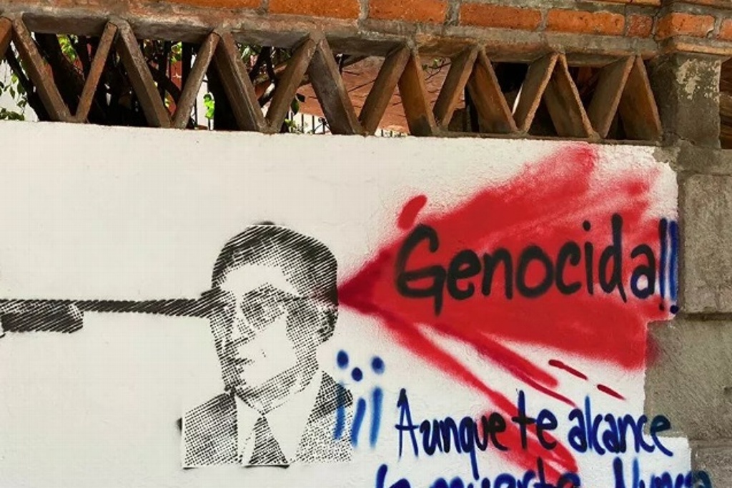 Imagen Colectivos vandalizan casa de Luis Echeverría en CDMX por 'Halconazo'