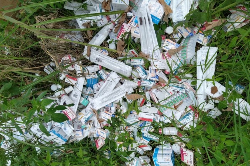 Imagen Aseguran medicamentos hallados en lote baldío de Xalapa