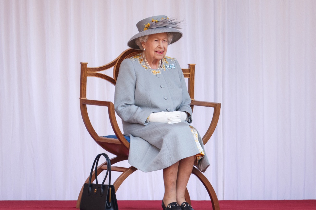 Imagen Reina Isabel II celebra cumpleaños con reducida ceremonia