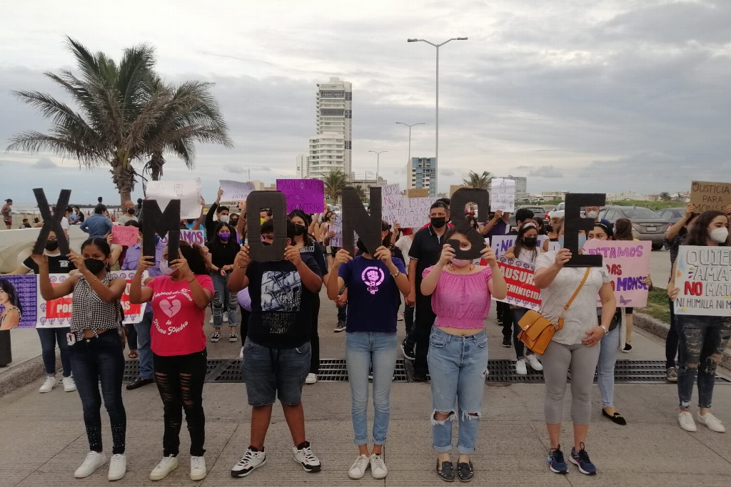 Imagen Realizan manifestación para exigir justicia por el feminicidio de Monse en Veracruz