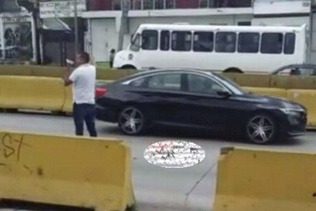 Imagen Mujer es atropellada en Xalapa, en su huida conductora impacta otro vehículo