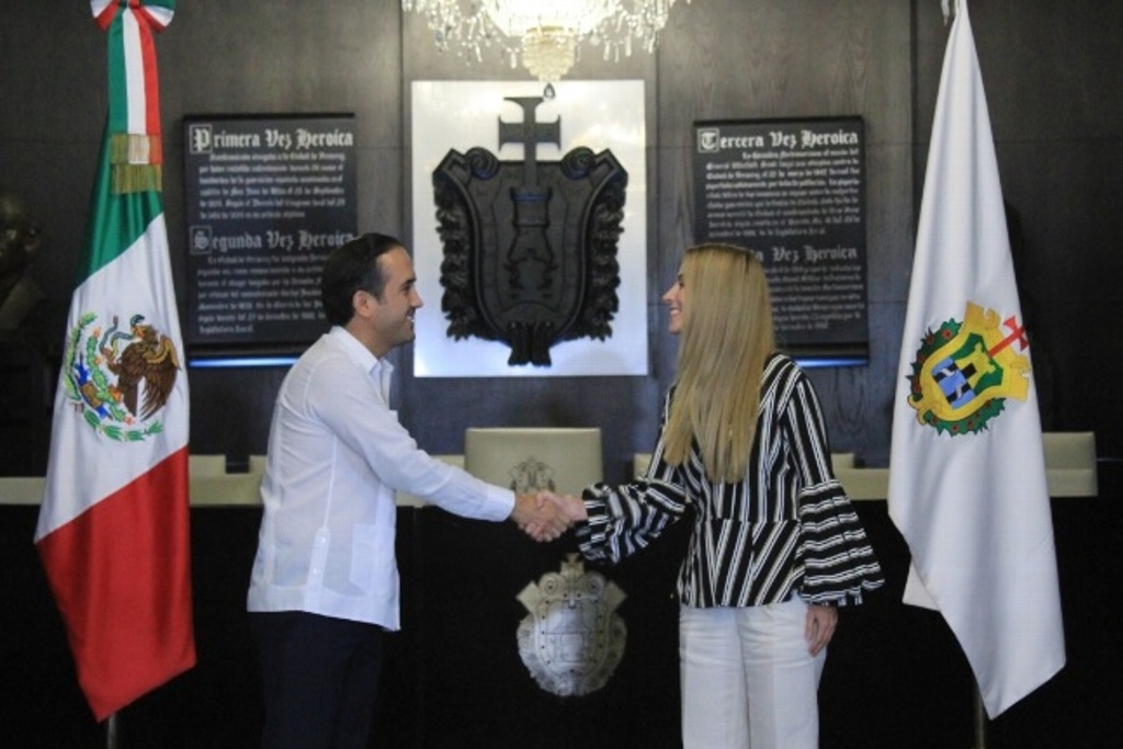 Imagen Alcalde de Veracruz inicia proceso de transición con Paty Lobeira 