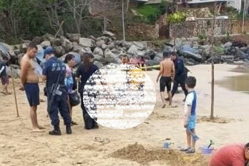 Papá da la vida por salvar a su hijo de ahogarse en la playa - xeu ...
