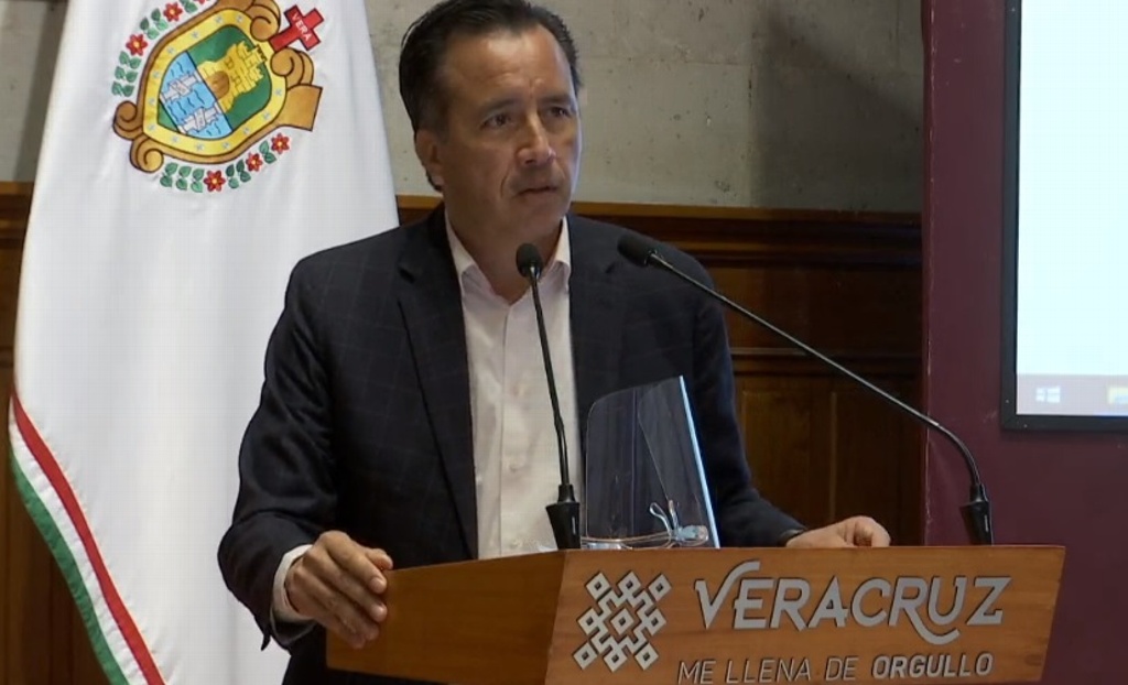 Imagen No es cuestión política semáforo rojo en el municipio de Veracruz: gobernador