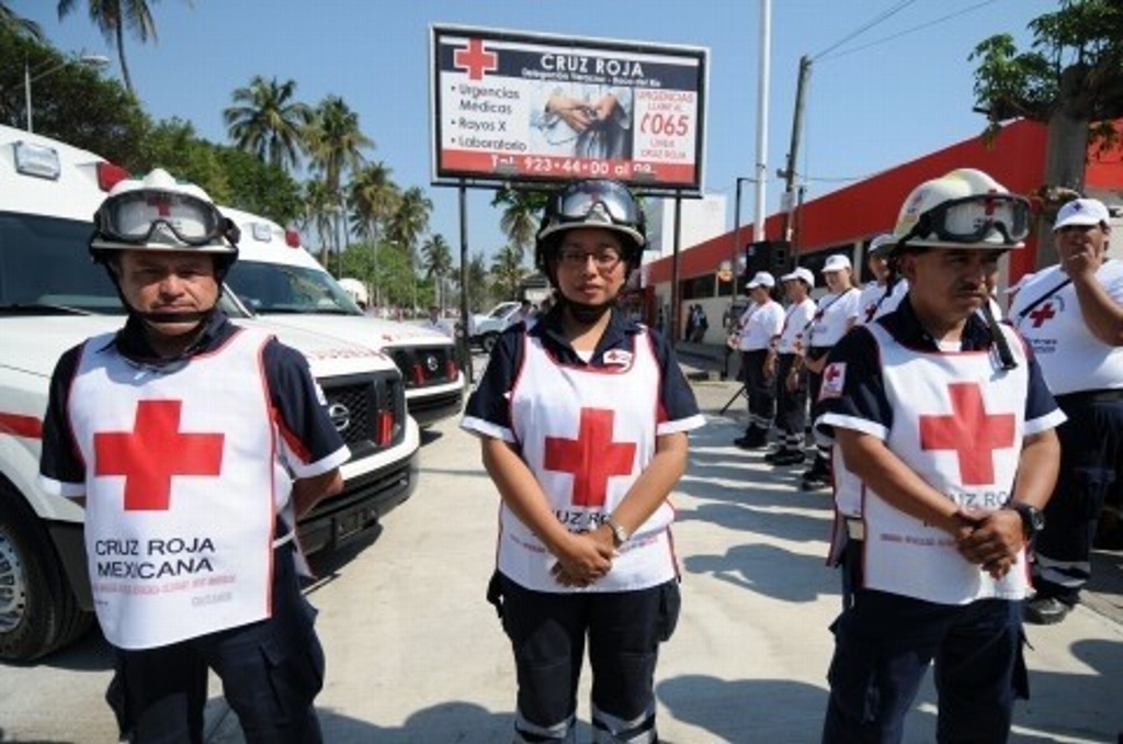 Imagen Dejan familia por dar auxilio a los demás; ellos son los socorristas de la Cruz Roja